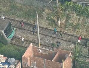 CAOS NA SUPERVIA: Trem Descarrila na Pavuna, provoca atrasos e muda a rotina de quem depende do trem para trabalhar