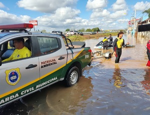 Equipes de Niterói reforçam resgates no Rio Grande do Sul