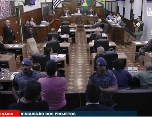 ASSISTA: Sessão Comédia na Câmara Municipal de Bauru (SP), descamba para o Caos e Presidente da Câmara é acusado de estar chapando