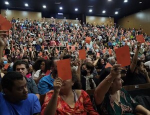 Governo faz reunião com categorias em greve nas universidades
