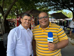 Pré-candidato a Vereador Luciano Albuquerque, do PSC, fala sobre mobilidade urbana durante caminhada com Deputado Ramagem