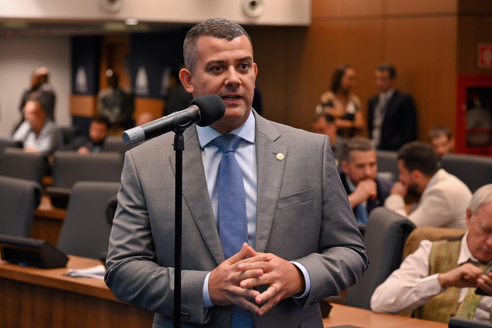 Alerj aprova o Programa Escola Segura, permitindo policiais na rede pública de ensino