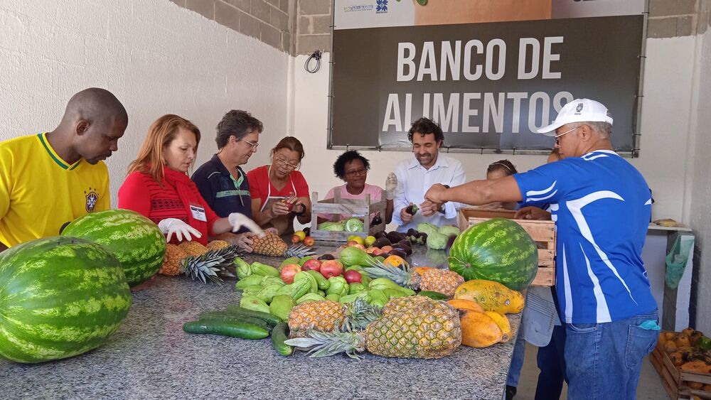 Mais de 40 toneladas de frutas e legumes são doadas pelo único Banco de Alimentos do interior do Rio de Janeiro