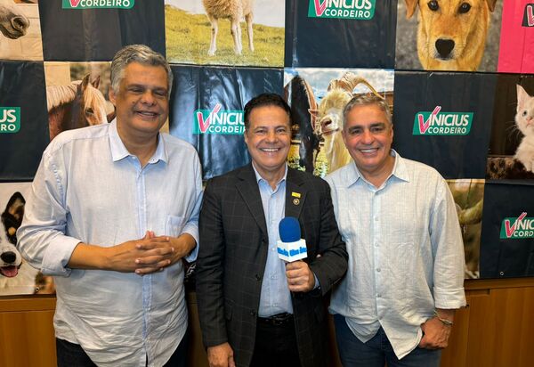 Aniversário de Vinícius Cordeiro marca lançamento de sua pré-candidatura a vereador, com presença de André Ceciliano