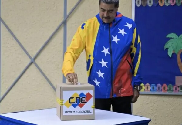Urnas fecham com uma hora de atraso nas eleições presidenciais da Venezuela