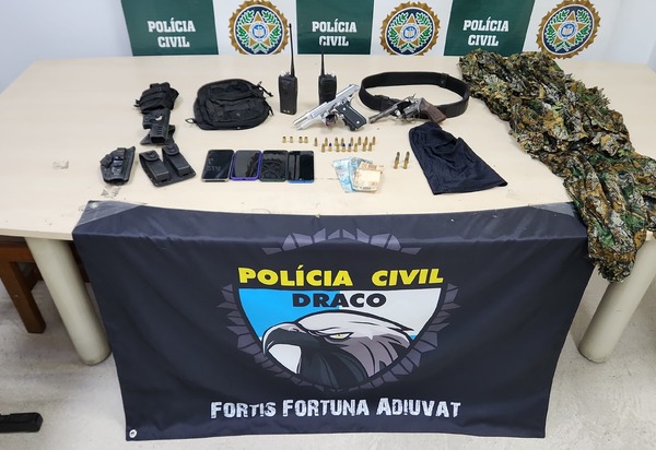 Forças de segurança do Estado prendem três milicianos que extorquiam comerciantes em Vargem Grande