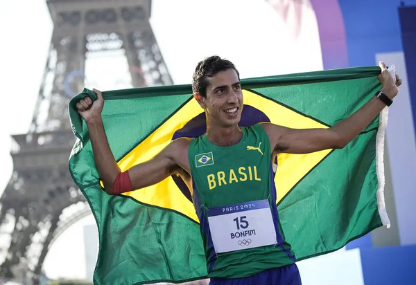 Caio Bonfim fatura prata inédita para o Brasil na marcha atlética