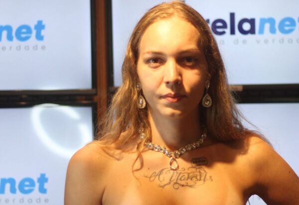Performance pornográfica, feita por travesti, em universidade federal gera reação
