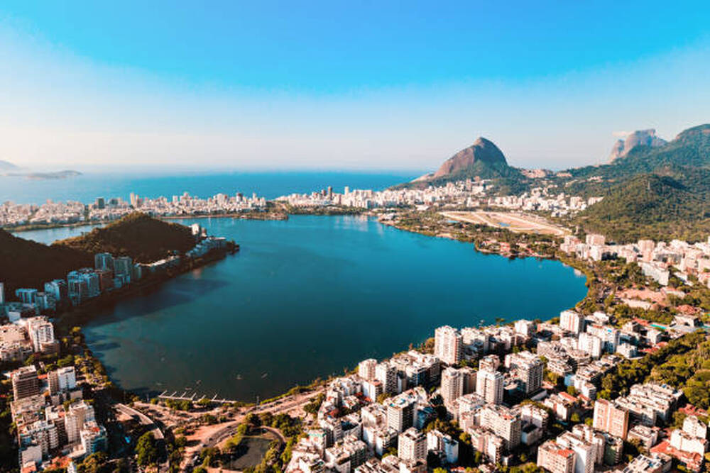 A incompetência das Águas do Rio atinge os bairros nobres do Rio, moradores da Lagoa Rodrigo de Freitas gastam uma fortuna em carros-pipa