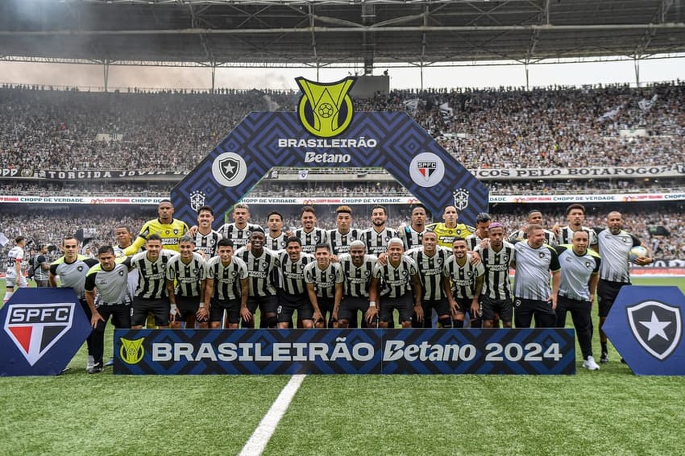 Campeão brasileiro e da Libertadores, Botafogo ganha chance de disputar até 4 títulos inéditos