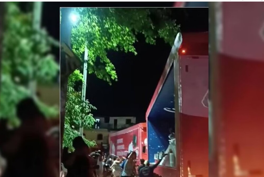 Papai Noel é apedrejado em Salvador: caravana da Coca-Cola termina em tumulto