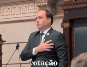Com Carlos Bolsonaro presidindo a sessão, Paes toma posse e anuncia Força Municipal armada e cortes de gastos
