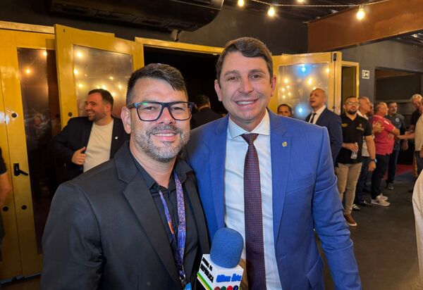 Na posse de Dudu Reina, Juninho do Pneu assiste seu Pai presidir a Câmara e promete ser voz de Nova Iguaçu em Brasília