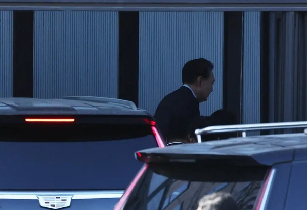 Detido, presidente deposto da Coreia do Sul que tentou golpe com imposição de lei marcial, se mantém em silêncio