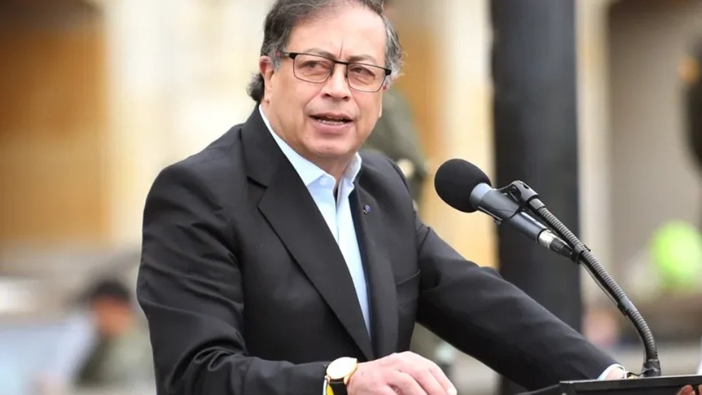 Gustavo Petro anuncia tarifas de 50%  sobre produtos dos EUA após sanções de Trump à Colômbia