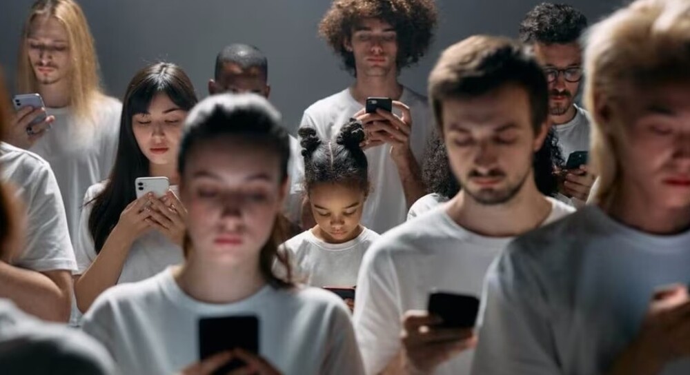 Nomofobia é reconhecida no português: Agora dá pra ter medo até do celular