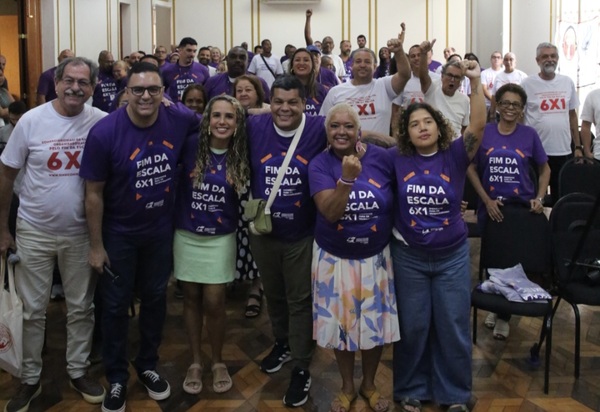 Parlamentares e entidades se reúnem, em evento no Sindicato dos Comerciários, pelo fim da escala 6X1