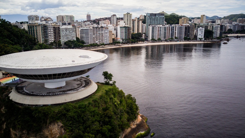 Prefeitura de Niterói começa a pagar indenizações do prédio da Caixa
