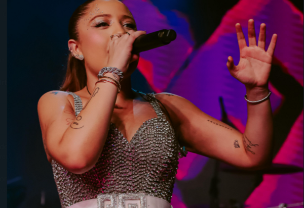 Mari Fernandes Incendeia o Camarote Arpoador com Show Inesquecível: A Rainha do Piseiro Domina a Noite Carioca