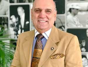 Cesar Romão Lança Livro 