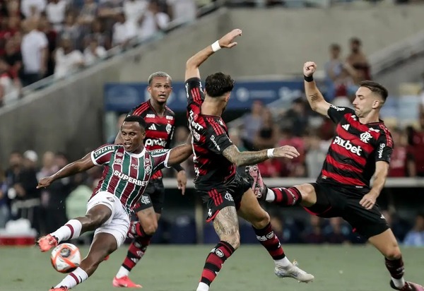 Flamengo vence Fluminense no primeiro capítulo da final do Carioca