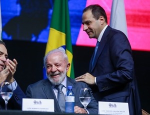 Lula comete gafe em posse da OAB, erra nome de presidentes e cita Felipe Santa Cruz e outros entre os falecidos em homenagem póstuma 