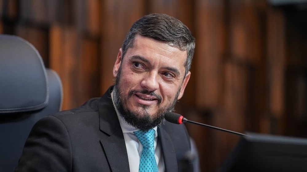 Deputado Rodrigo Bacellar (PL), concede a Medalha Tiradentes à delegada de Polícia Civil Valéria Villela