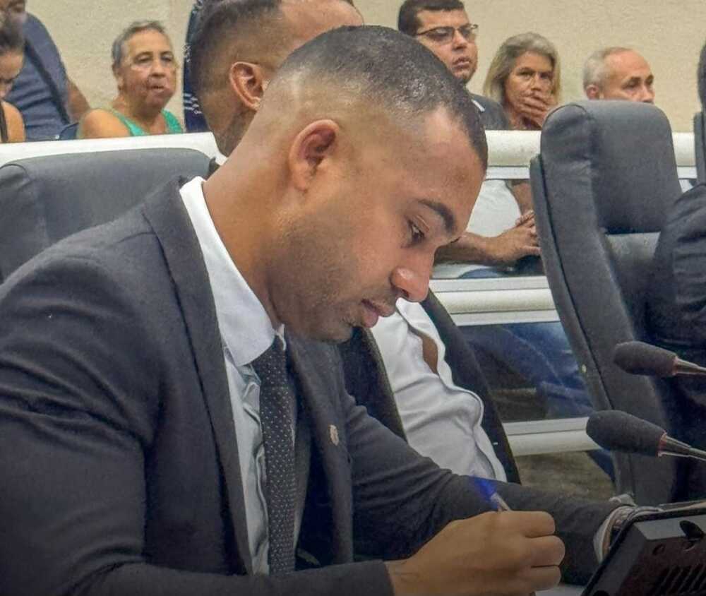 Vereador Douglas Nadaes garante prioridade para responsáveis de crianças com deficiência em Nova Iguaçu