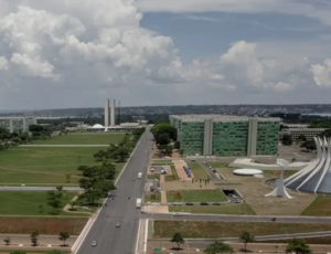 Comissões da Câmara convidarão 13 ministros para participar de audiências públicas