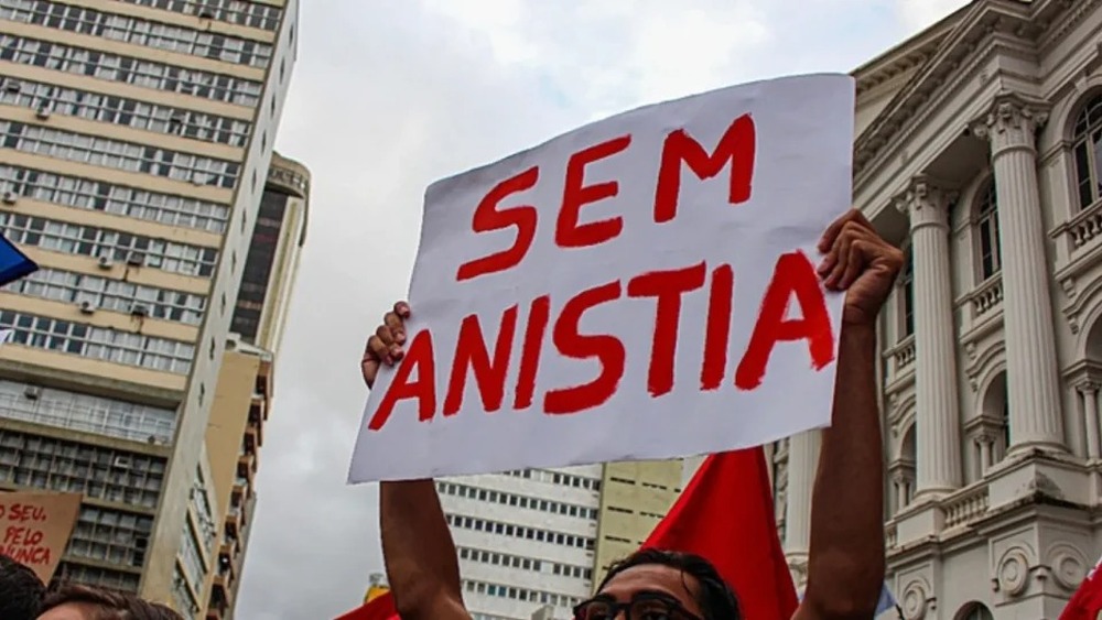 Sem apoio popular e desprezada no Congresso, pauta da anistia fica esvaziada