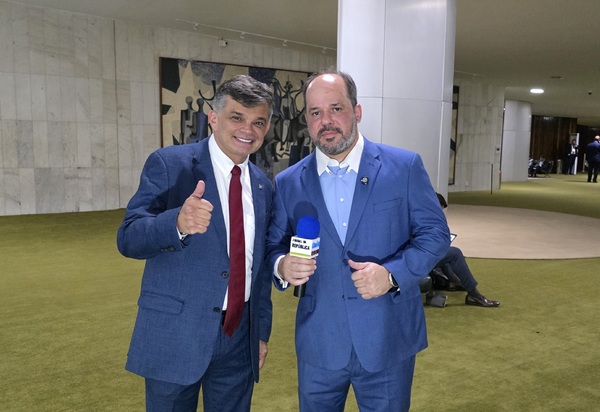 Deputado Dimas Gadelha viraliza nas redes com projeto 'FIES sem teto'