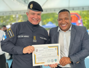 Presidente da anb recebe honraria de batalhão da pm em miguel pereira