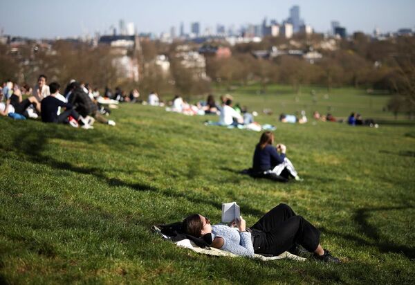 Inglaterra ameniza lockdown após 3 meses: Boris Johnson pede cautela 