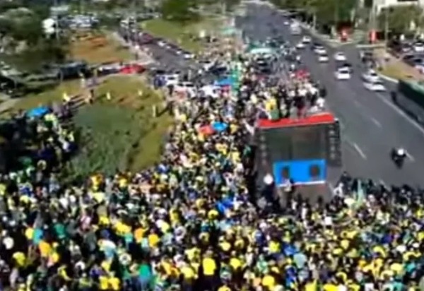 Flopou: Ato por anistia a 8/1 em Brasília com participação de Bolsonaro teve baixa adesão