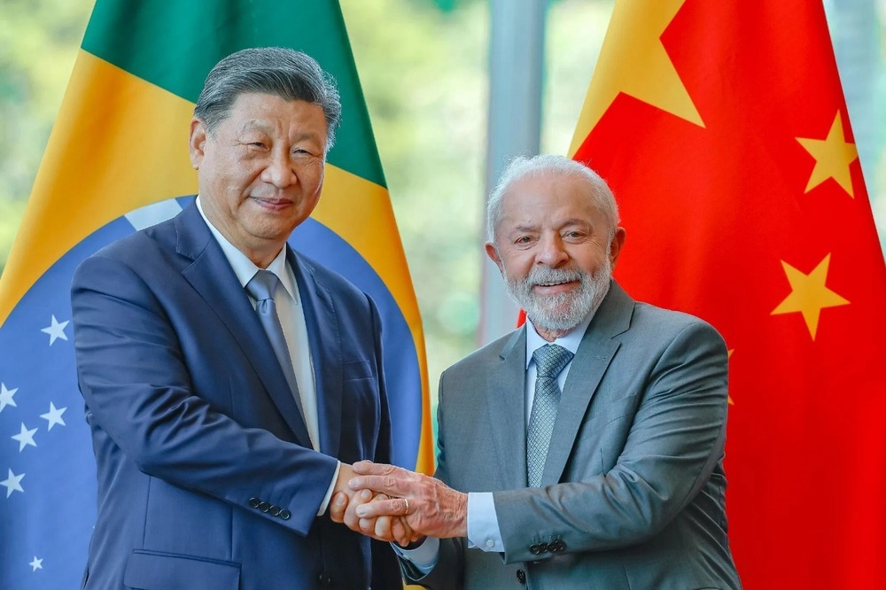 Lula volta da China com a mala cheia: R$ 27 bilhões em investimentos no Brasil
