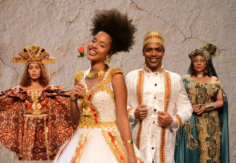 Grupo TB apresenta no Cine Teatro da Barra: Cinderela Negra