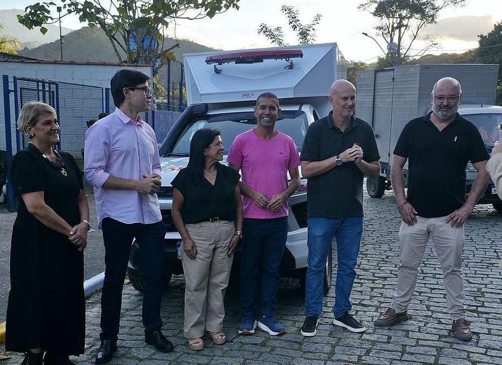 Prefeito Tande Vieira entrega primeira ambulância 4x4 para Visconde de Mauá