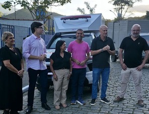 Prefeito Tande Vieira entrega primeira ambulância 4x4 para Visconde de Mauá