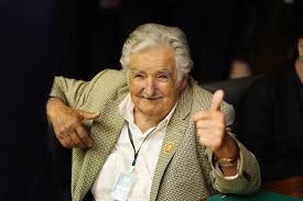 O Adeus a Pepe Mujica: Vai se o corpo, fica-se o exemplo.