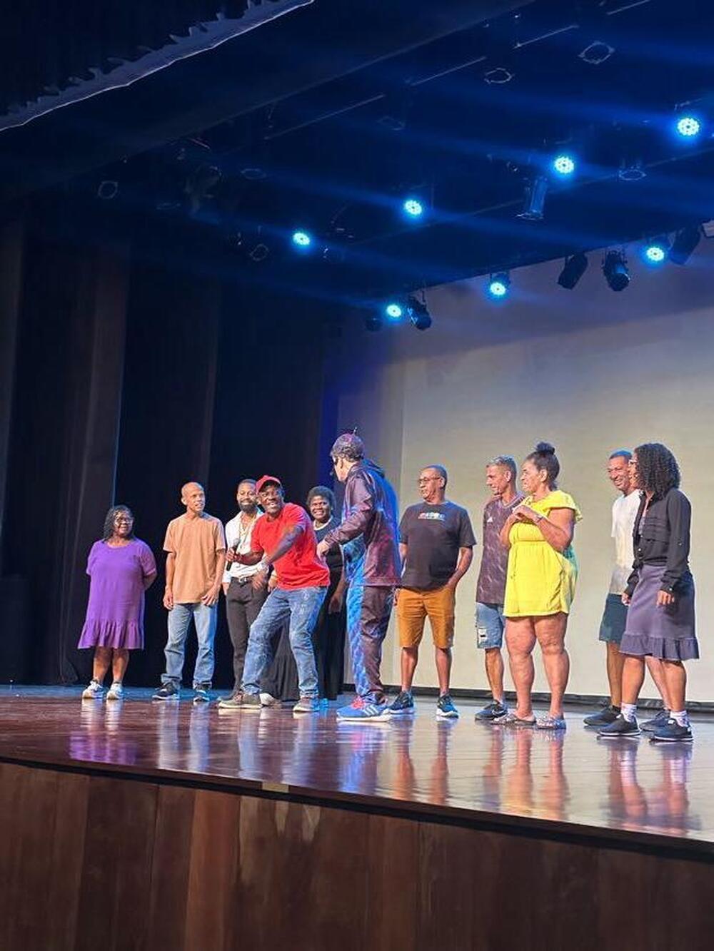Garis da Clin recebem homenagem com humor de Sérgio Mallandro e Paulinho Serra