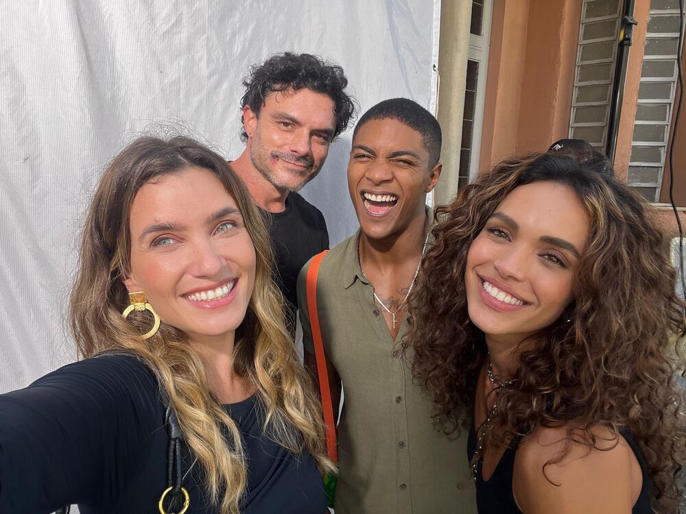 Quem é Stephanie Serrat que é vista no Domingão do Huck e fez participação em Dona de mim ?
