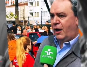 Empresário Wilson Picler e prefeito Eduardo Pimentel participam da Marcha para Jesus