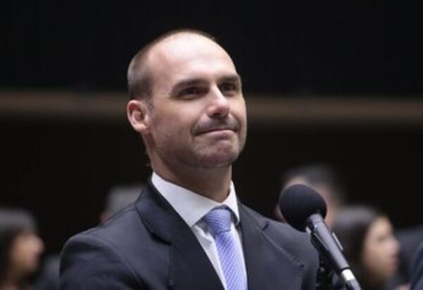 PGR é acionada por Lindbergh Farias para processar criminalmente Eduardo Bolsonaro por atentado contra a soberania nacional nos EUA