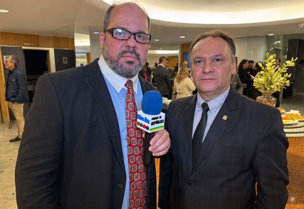 Leonardo Santana Presidente da União Brasileira de Apoio aos Municípios fala sobre a criação da UNIVERSIDADE DA UBAM, para capacitar gestores municipais e ajudar municípios a sair da crise, enfrentando o desequilíbrio federativo