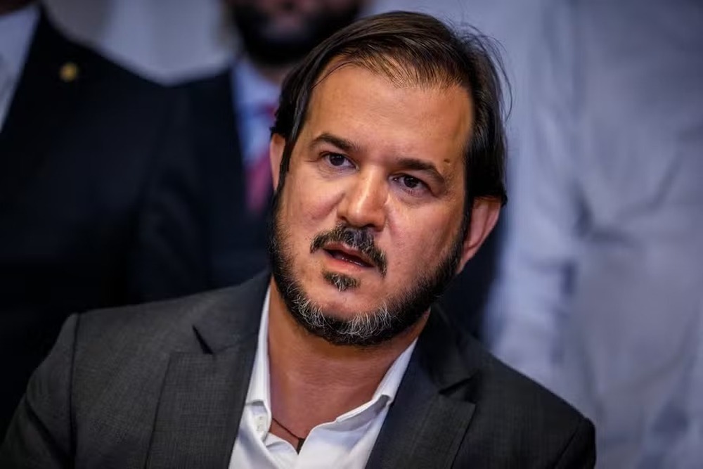 'Candidato Waze': Rueda, Presidente do União Brasil navega às cegas em território eleitoral de Waguinho e Daniela
