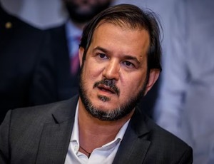 'Candidato Waze': Rueda, Presidente do União Brasil navega às cegas em território eleitoral de Waguinho e Daniela
