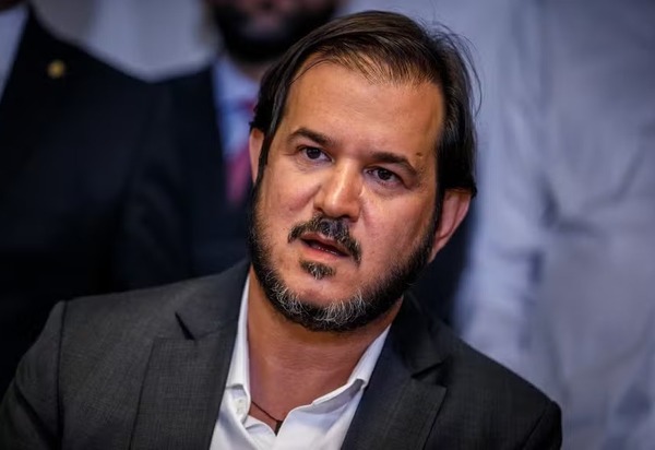 'Candidato Waze': Rueda, Presidente do União Brasil navega às cegas em território eleitoral de Waguinho e Daniela