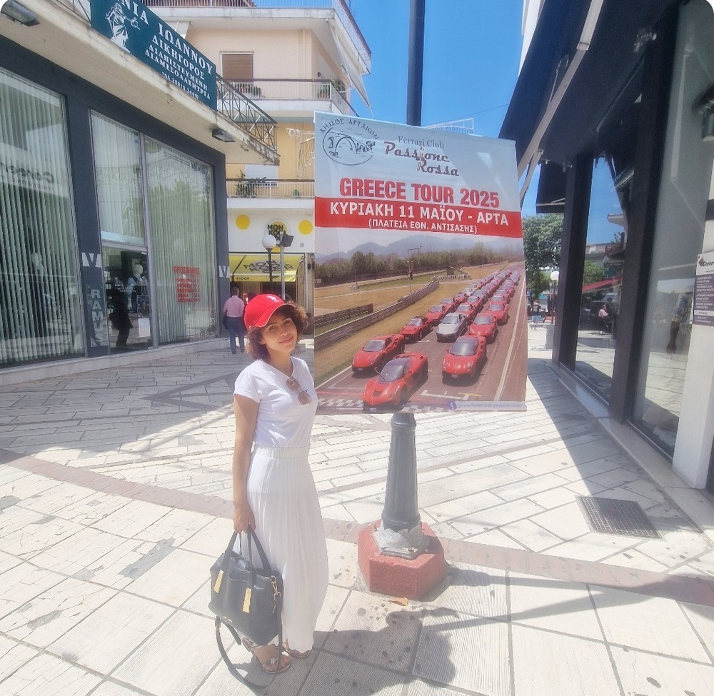 Jornalista Brasileira Fabiana Fernandes faz Tour na Grecia com a Ferrari Club 