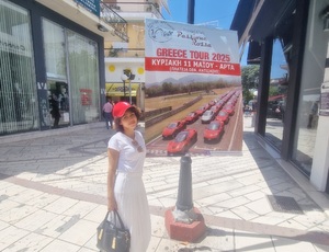 Jornalista Brasileira Fabiana Fernandes faz Tour na Grecia com a Ferrari Club 