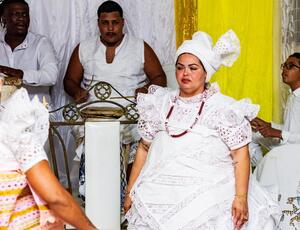 Karla Padilha: 34 anos de axé, firmeza e ancestralidade no culto afro-brasileiro